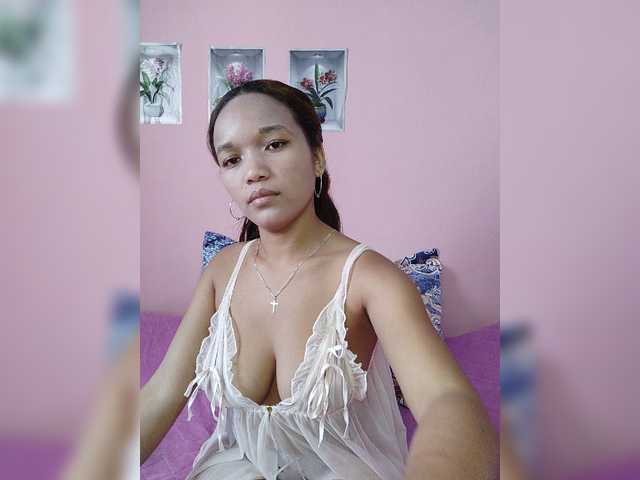 Vaninah live cam on BongaCams