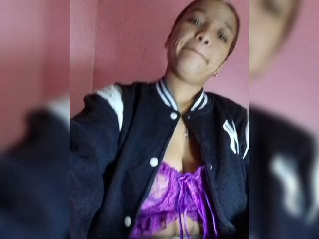 Vaninah live cam on BongaCams