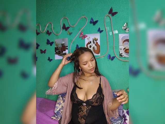 Vaninah live cam on BongaCams