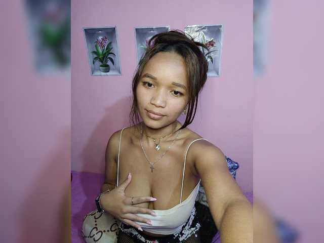 Vaninah live cam on BongaCams