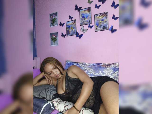 Vaninah live cam on BongaCams