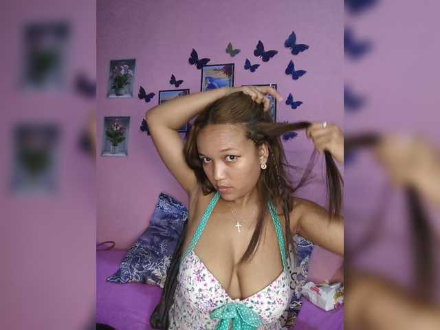 Vaninah live cam on BongaCams