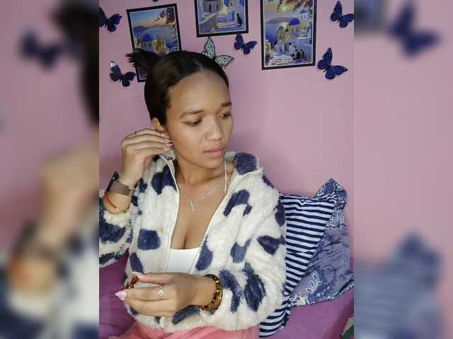 Vaninah live cam on BongaCams