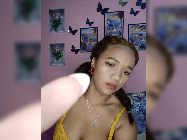 Vaninah live cam on BongaCams