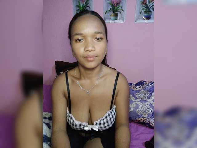 Vaninah live cam on BongaCams