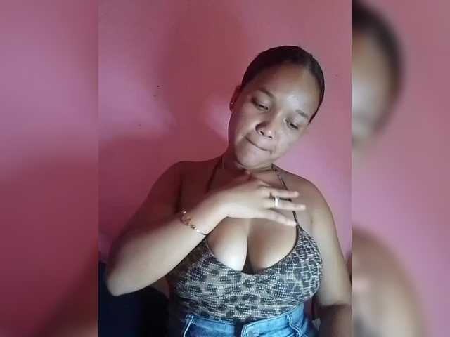 Vaninah's BongaCams show and profile