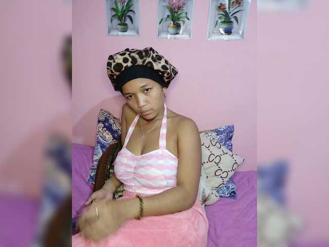 Vaninah live cam on BongaCams