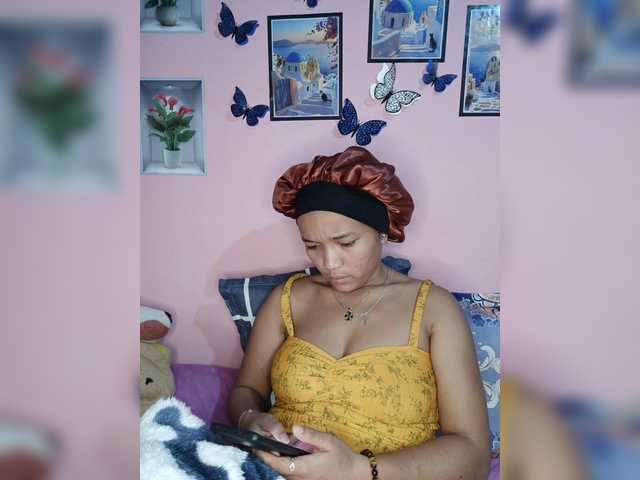 Vaninah live cam on BongaCams