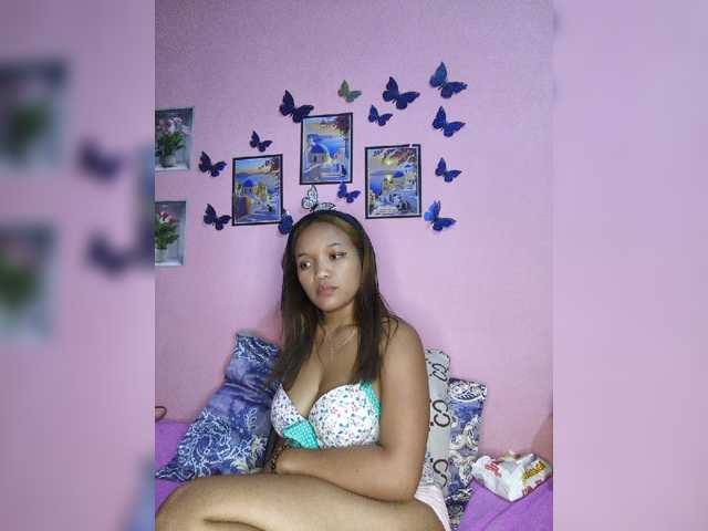 Vaninah live cam on BongaCams