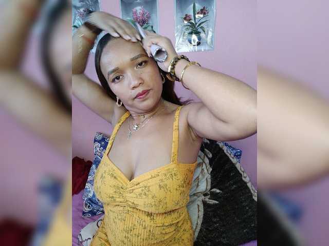 Vaninah live cam on BongaCams