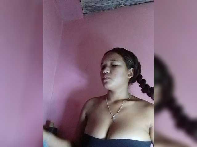 Vaninah live cam on BongaCams