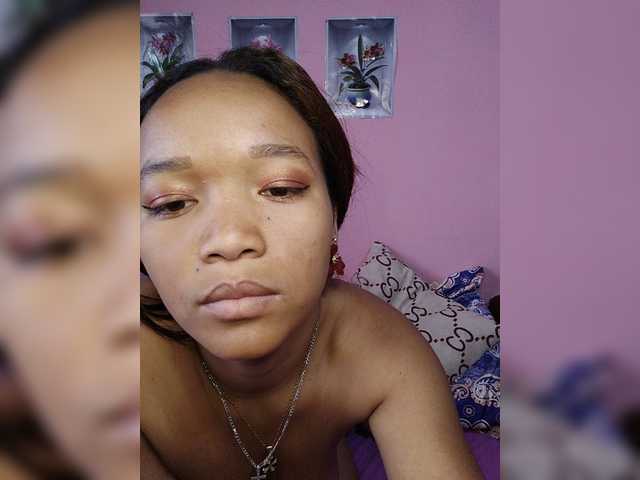 Vaninah live cam on BongaCams