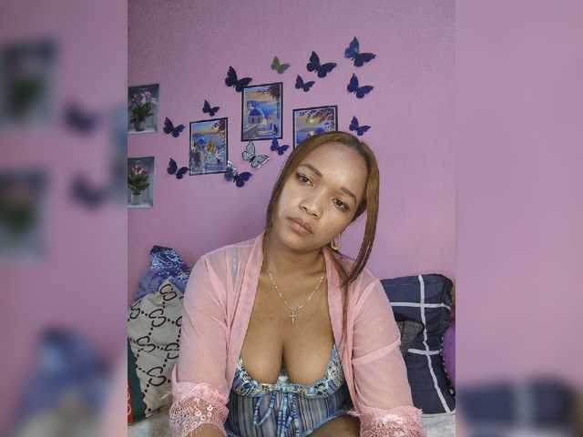 Vaninah live cam on BongaCams