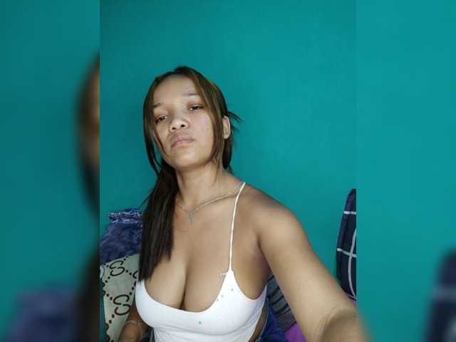 Vaninah live cam on BongaCams