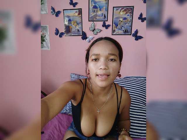 Vaninah live cam on BongaCams