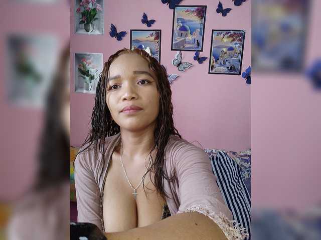 Vaninah live cam on BongaCams