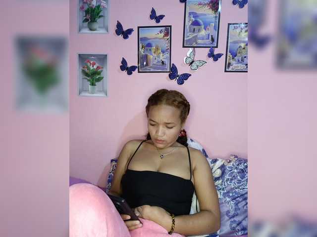 Vaninah live cam on BongaCams