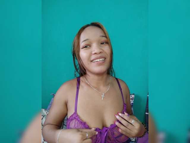 Vaninah live cam on BongaCams