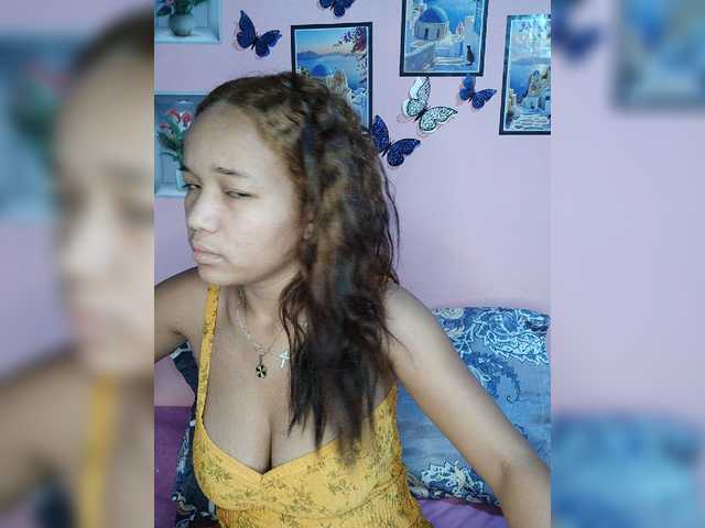 Vaninah live cam on BongaCams