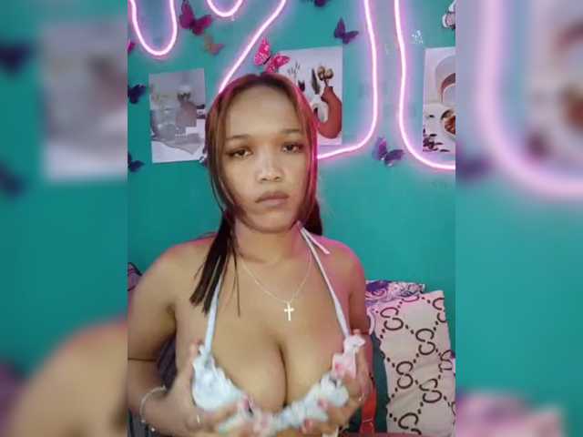 Vaninah live cam on BongaCams