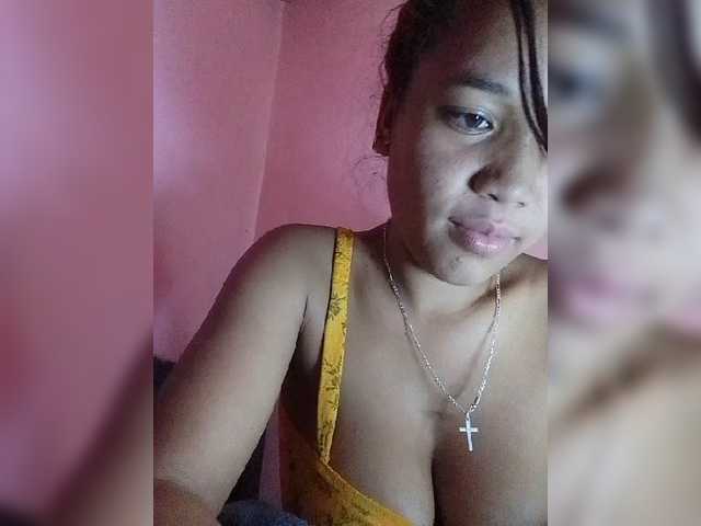 Vaninah live cam on BongaCams