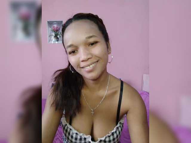 Vaninah live cam on BongaCams