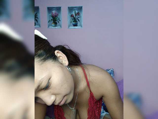 Vaninah live cam on BongaCams