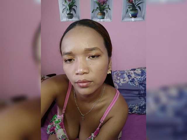 Vaninah live cam on BongaCams