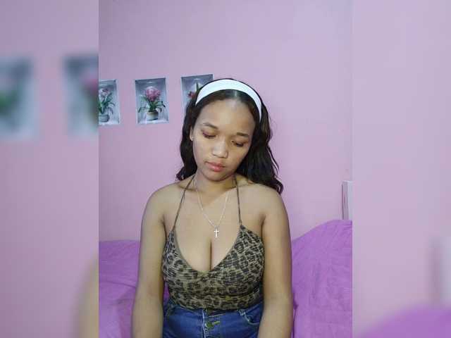 Vaninah live cam on BongaCams