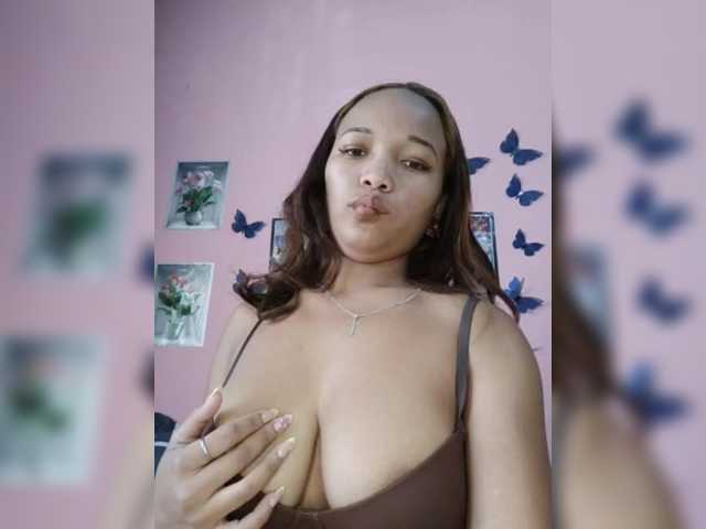 Vaninah live cam on BongaCams