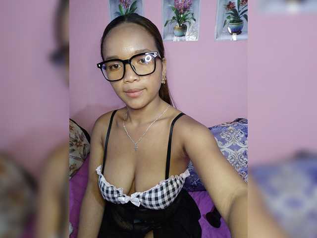 Vaninah live cam on BongaCams