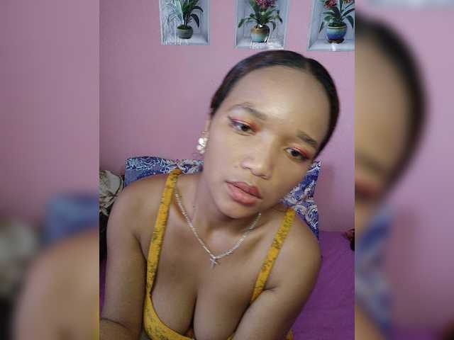 Vaninah live cam on BongaCams