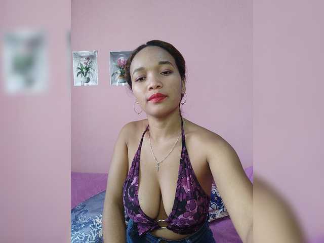 Vaninah live cam on BongaCams