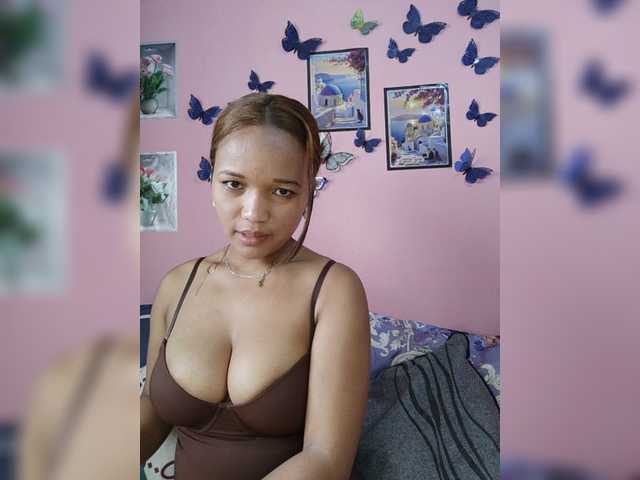 Valentina22 — live female cam