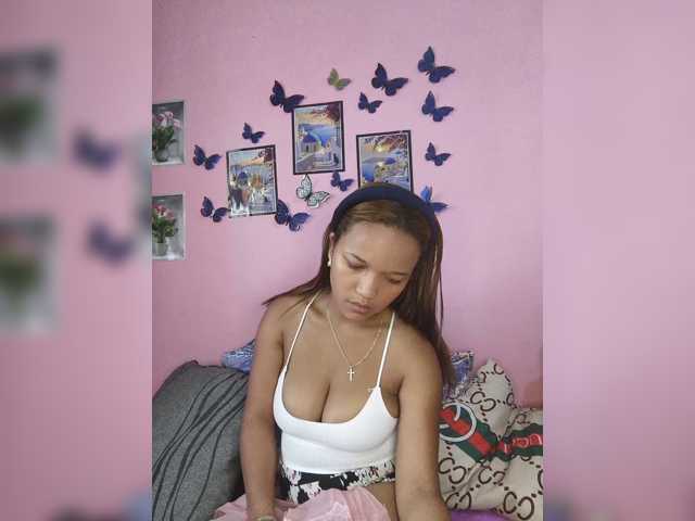 Vaninah live cam on BongaCams