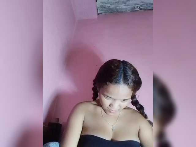 Vaninah live cam on BongaCams