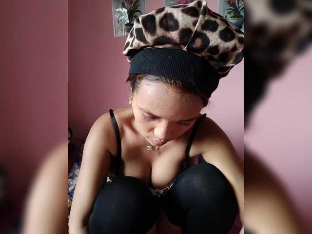 Vaninah live cam on BongaCams