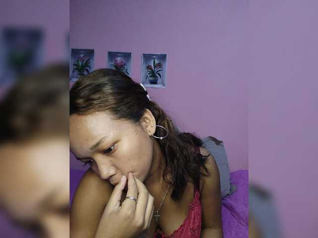 Vaninah live cam on BongaCams