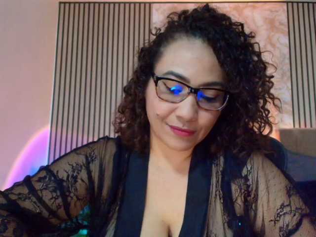 juliramirez2, en directo ahora en BongaCams