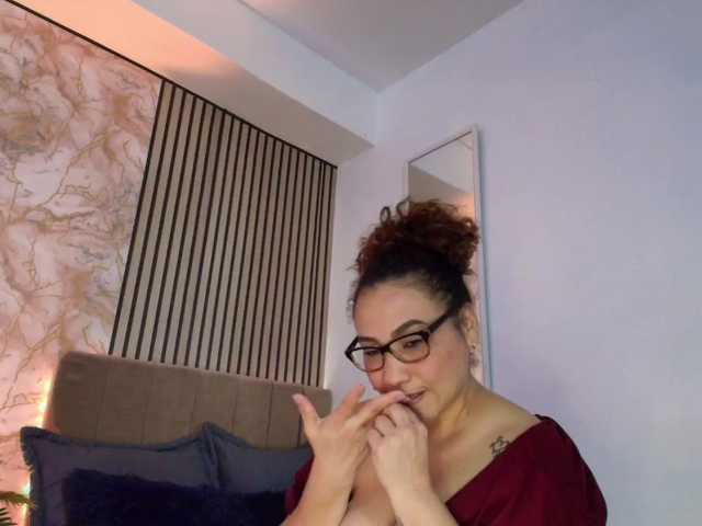juliramirez2 live cam on BongaCams