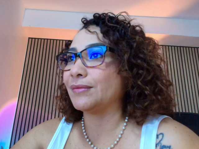 juliramirez2 live cam on BongaCams