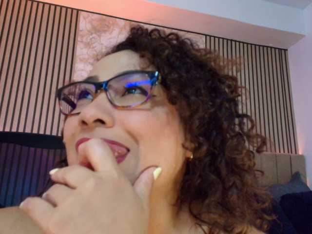 juliramirez2 live cam on BongaCams