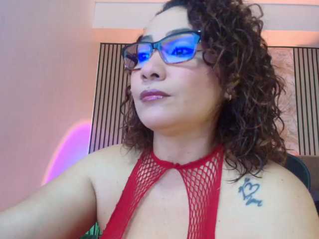 juliramirez2 live cam on BongaCams
