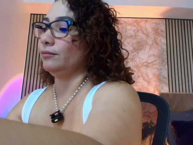 juliramirez2 live cam on BongaCams