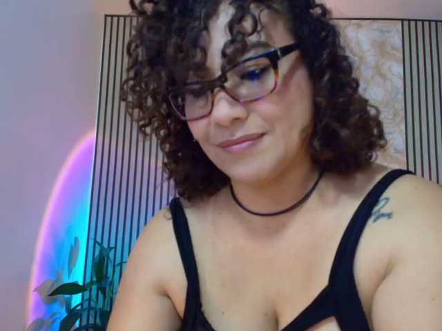 juliramirez2 live cam on BongaCams