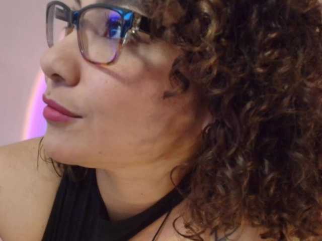 Sex chat gratuit in direct cu juliramirez2 pe BongaCams