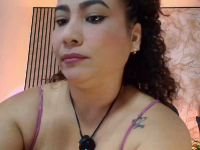 juliramirez2 live cam on BongaCams