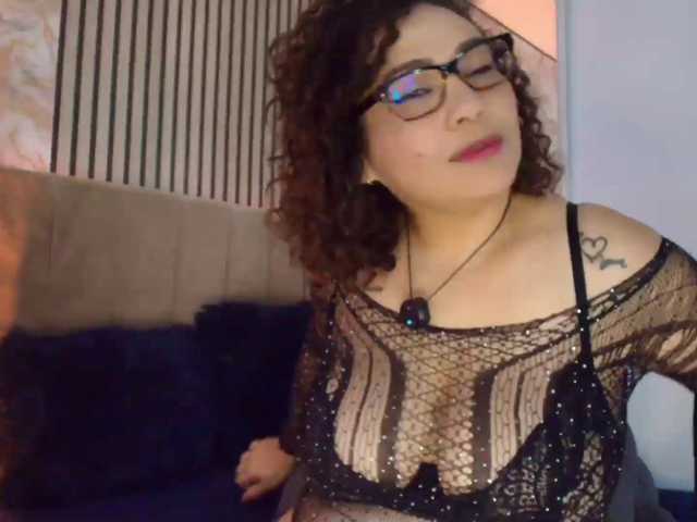 juliramirez2 live cam on BongaCams