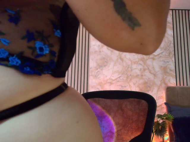 juliramirez2 live cam on BongaCams