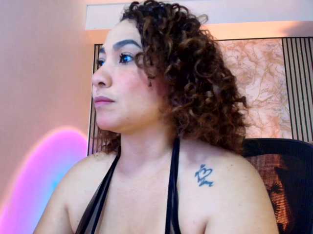 juliramirez2 live cam on BongaCams